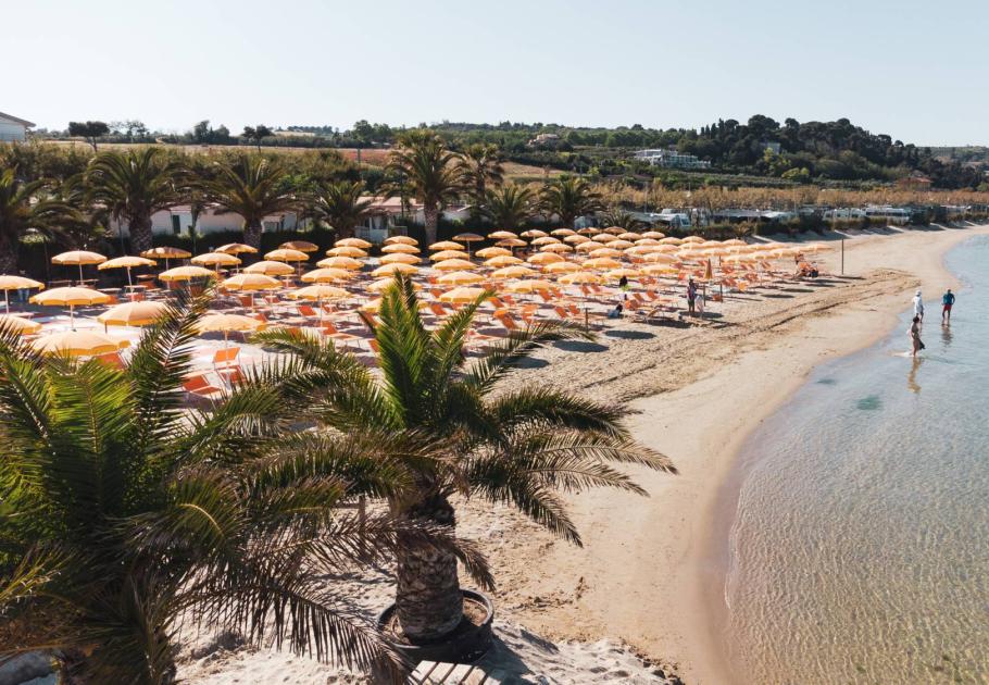 Camping stay directly on the sea in the Riviera delle Palme