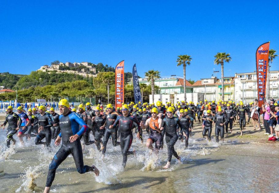 ADRIATIC SERIES Triatlon Sprint van Cupra Marittima